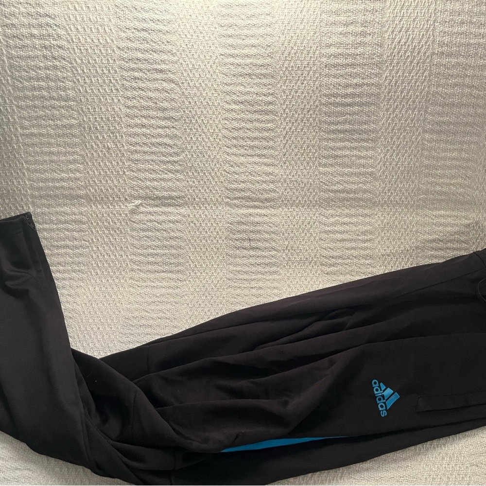 I’m selling a men’s large adidas sweatpants